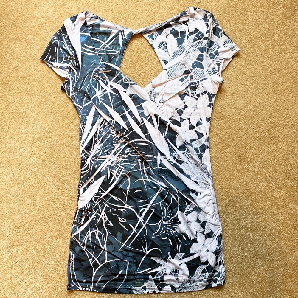 Patterned Wrap Top - Picture 2 of 11